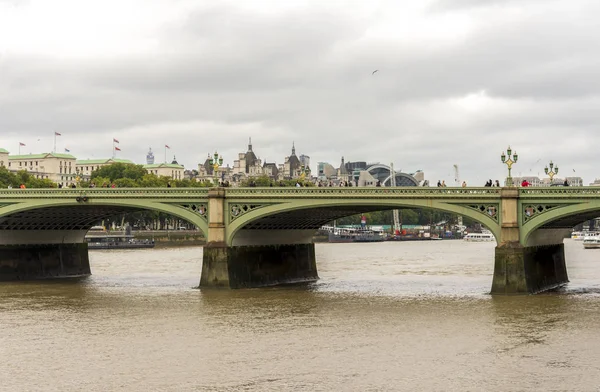Arcos de Westminster puente sobre el río Támesis, Londres, Inglaterra —  Fotos de Stock