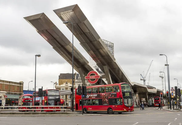 London double decker red buses departing from Vauxhall station, England — Stock Photo, Image
