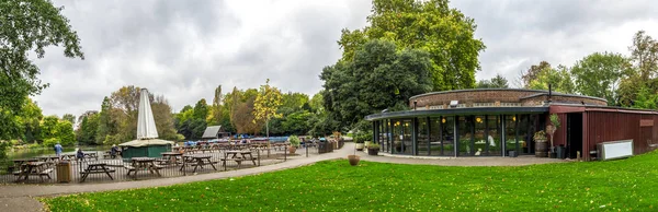 英国伦敦巴特西公园梨树咖啡馆和室外就餐区全景 2017年10月 — 图库照片