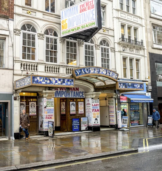 Entrance to Vaudeville Theatre on the Strand in West End district, London, United Kingdom — Stock Photo, Image