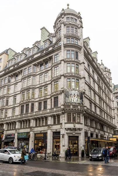 Savoy theatre building in West End district of London, United Kingdom — Stock Photo, Image