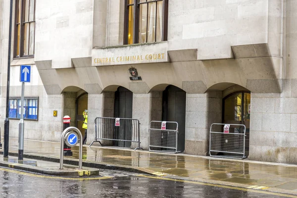 Entrance to historic Central Criminal Court (The Old Bailey) in central London — Stock Photo, Image