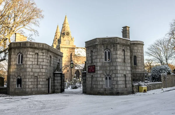 Вхідні гранітні ворота до Собору Святого Мачара з Канонірії, Абердин, Шотландія. — стокове фото