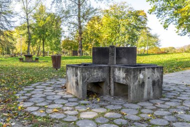 Hırvatistan 'ın Zagreb kentindeki Bundek şehir parkına kömür mangalı bir açık hava piknik alanı kuruldu