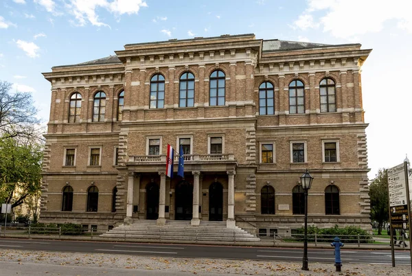 Academia Croata de Ciências e Artes na Praça Zrinski, Zagreb, Croácia — Fotografia de Stock