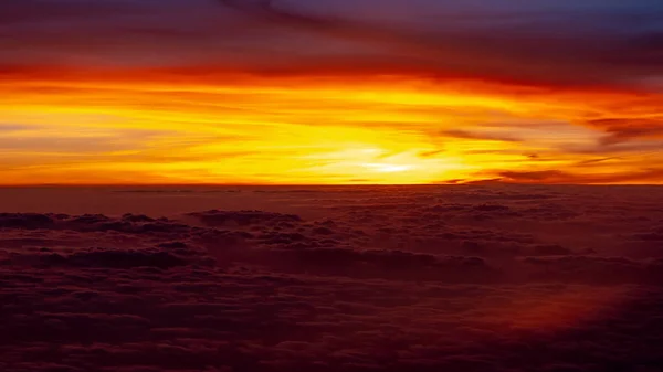 Rosso Arancio Tramonto Sopra Nuvole Visto Aereo — Foto Stock