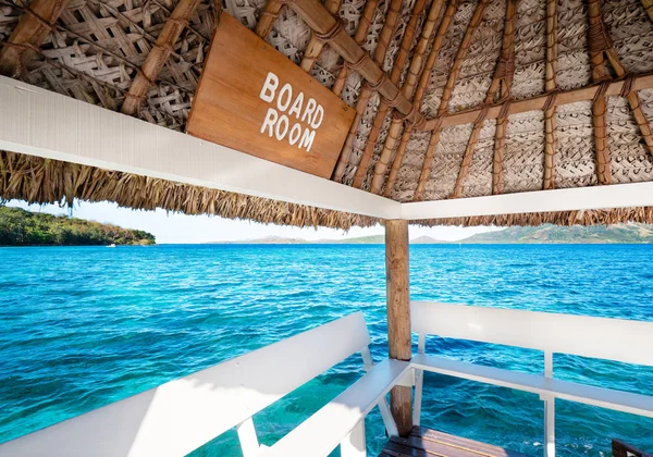 Capanna Sulla Spiaggia Sala Attesa Sul Mare Turchese — Foto Stock