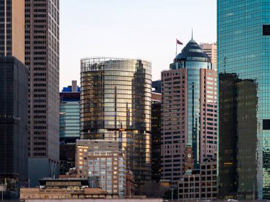 Sydney limanında yüksek katlı iş binaları