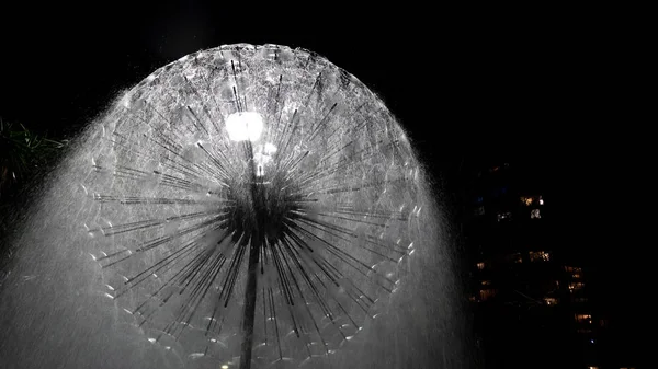 Runde Form des el-alamein-Gedenkbrunnens in Sydney bei Nacht — Stockfoto