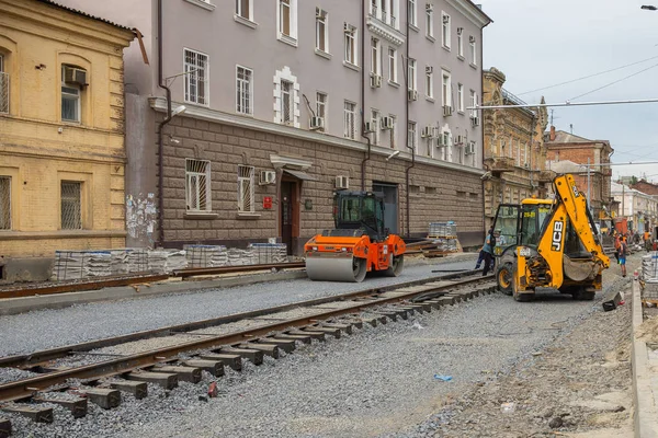 Rostov-on-Don, Rusya-18 Mayıs 2018: Stanislavskogo sokak imar altında. Yol çalışmaları.