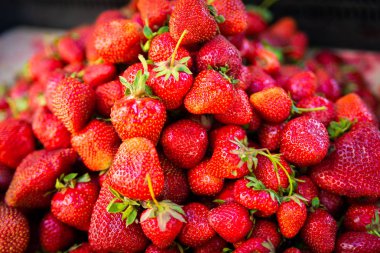 Çilekli. Taze organik böğürtlen makrosu. Meyve arkaplanı