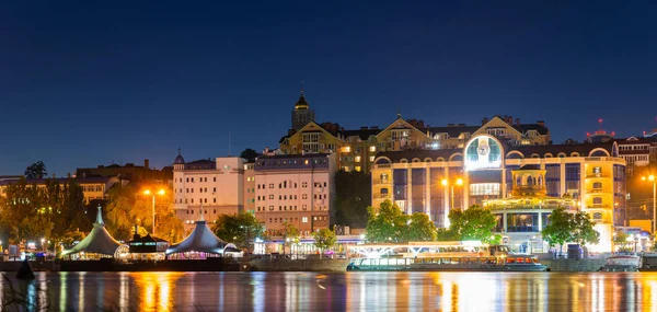Gece şehir panoraması ile Rostov-on-Don çıkabilir.