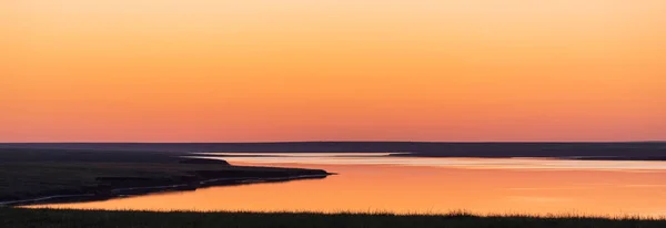 畑の上に美しい夕日 自然背景 — ストック写真