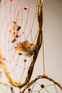 Kızılderili Dreamcatcher tüyler ve bantlar
