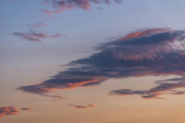 Colore Dorato Nuvole Drammatiche Cielo Dopo Tramonto Paese — Foto Stock