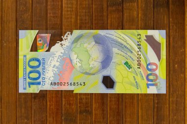 Rusya, Rostov on Don, 27 Haziran 2018: Hatıra FIFA Dünya Kupası 2018 100 ruble banknotlar