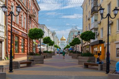Rostov-on-Don, Rusya Federasyonu - 28 Haziran 2018: Halklar sokak Soborniy lane veya katedral lane için gezinti ve insanlar sakin ol