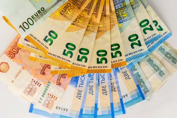 Rublos Rusos Billetes Euros Sobre Fondo Blanco — Foto de Stock