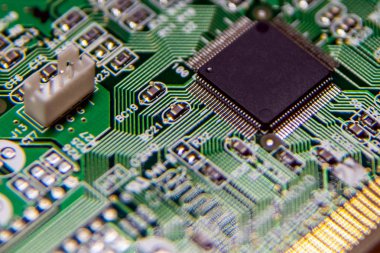 Devre kartı bilgisayar arka plan. Elektronik dijital pano parçası. Seçici odak.