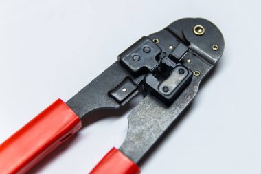 Beyaz arka plan üzerinde izole modüler Kıvırcıklaştırma aracı.