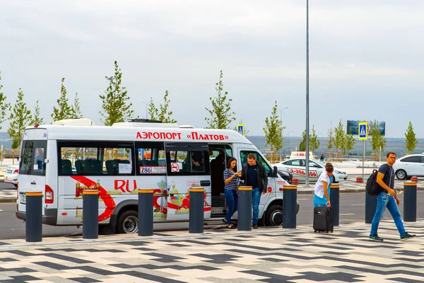 Rostov Don Rusia Septiembre 2018 Los Pasajeros Salen Lanzadera Parada — Foto de Stock