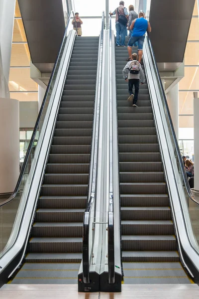 Rostov Don Russia September 2018 Tourists Escalator Modern Building Airport — Stock Photo, Image