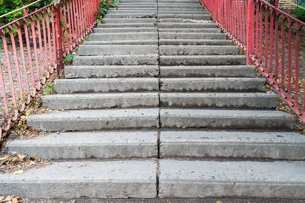 摘要步骤 城市的楼梯 花岗岩楼梯 石阶常见于纪念碑和地标上的石阶 宽阔的石阶 — 图库照片