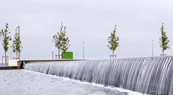 Cascata Decorativa Grande Fontana Focus Selettivo — Foto Stock