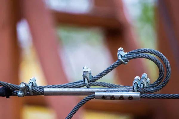 Cabluri Oțel Conectate Prin Curele Libere Fundal Neclar — Fotografie, imagine de stoc