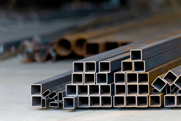 Yüksek karbon metal tüp arka plan ağır sanayi için kare.