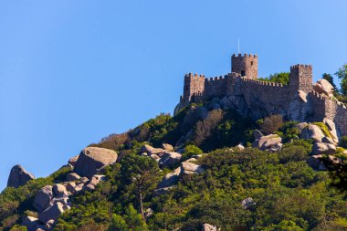 Sintra, Portekiz bir tepenin Ortaçağ Kalesi kırlarda kalesidir.