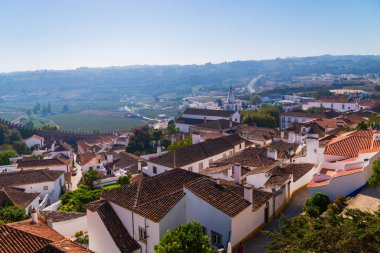 Şehrin Ortaçağ Obidos bir güzel yaz günü, Portekiz Hava panoramik.
