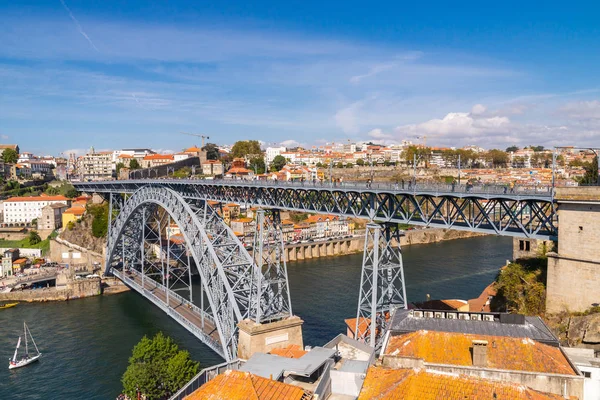 Douro 포르투갈에서 포르토 시에서 유명한 다리와 구시가지에 파노라마 — 스톡 사진