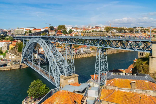 Douro 포르투갈에서 포르토 시에서 유명한 다리와 구시가지에 파노라마 — 스톡 사진