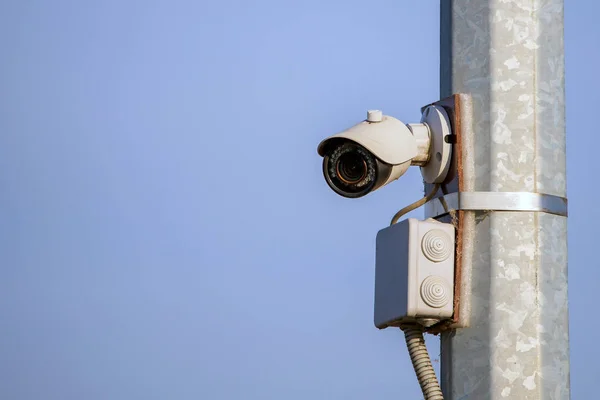 현대 CCTV 카메라. 감시 및 모니터링 개념. — 스톡 사진