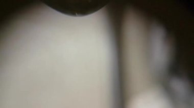 Yavaş çekimde su düşüşü ile makro video