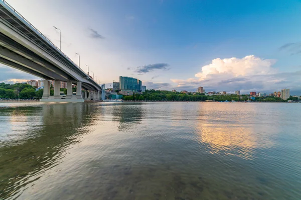Don Nehri. Nehir üzerindeki köprü. — Stok fotoğraf