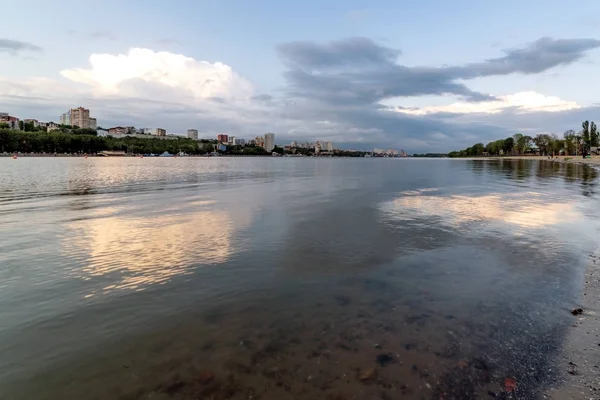 Widok na Rostov-on-Don z lewego brzegu rzeki Don — Zdjęcie stockowe