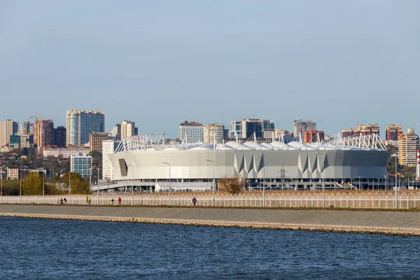 Rusia, Rostov-on-Don - 20 de agosto de 2017: Estadio de fútbol Rostov Arena. El estadio para la Copa Mundial de la FIFA 2018. Vista desde el canal de remo —  Fotos de Stock