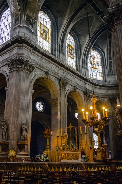 Paris, Fransa - katedral iç görünüm. Paris, Fransa, 04 Ekim 2014