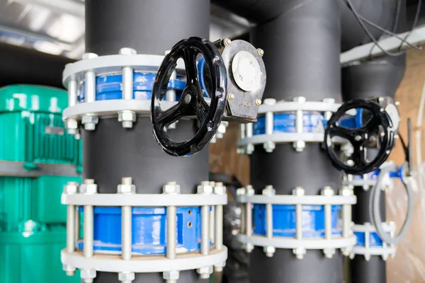 Butterfly valve at the connection hdpe pipe and pp-r pipe. Manual valve, selective focus. — Stock Photo, Image