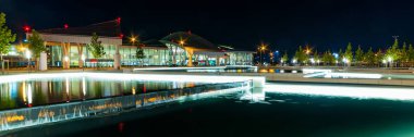 Platov uluslararası havaalanının dış gece görüntüsü Rostov-on-Don, Rusya, 17 Eylül