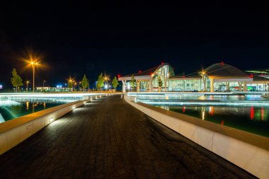 Platov uluslararası havaalanının dış gece görüntüsü Rostov-on-Don, Rusya, 17 Eylül
