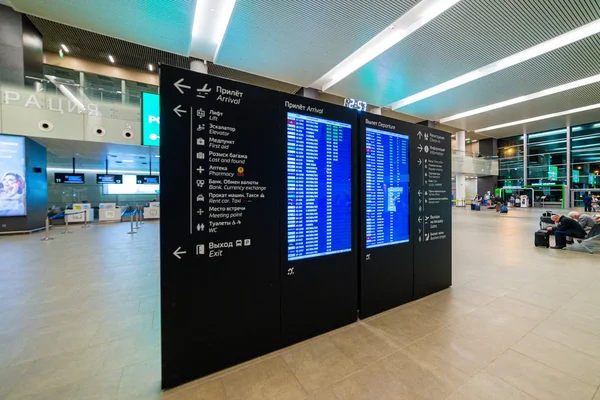 Rusia, Rostov-on-Don, 17 de septiembre de 2019: Mesa de llegada al aeropuerto interantional de Platov — Foto de Stock