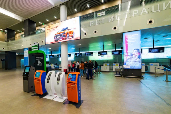 Russia, Rostov-on-Don, 17 september 2019: International airport Platov, automatic ticket and border pass printers — 스톡 사진