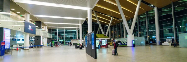 Aeropuerto Internacional de Platov, interior del edificio. Rusia, Rostov-on-Don, 17 septiembre 2019 — Foto de Stock