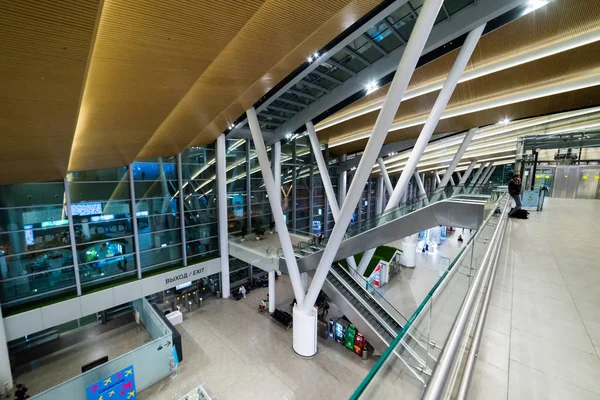 Międzynarodowy Port lotniczy Platow, wnętrze budynku. Rosja, Rostów nad Donem, 17 września 2019 — Zdjęcie stockowe