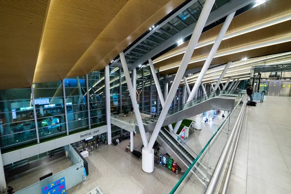 Internationale luchthaven Platov, interieur van het gebouw. Rusland, Rostov aan de Don, 17 september 2019 — Stockfoto