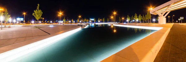 Vue de la nuit extérieure de l'aéroport international de Platov à Rostov-sur-le-Don, Russie, 17 septembre 2019 — Photo