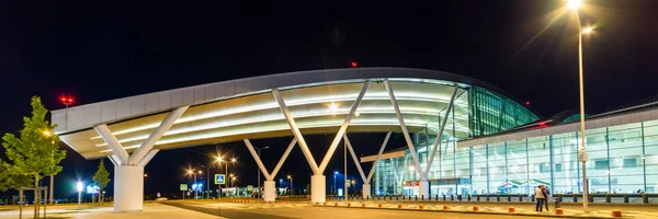 Rusland, Rostov-on-Don, 17 september 2019: Internationale luchthaven Platov gebouw buitenkant — Stockfoto